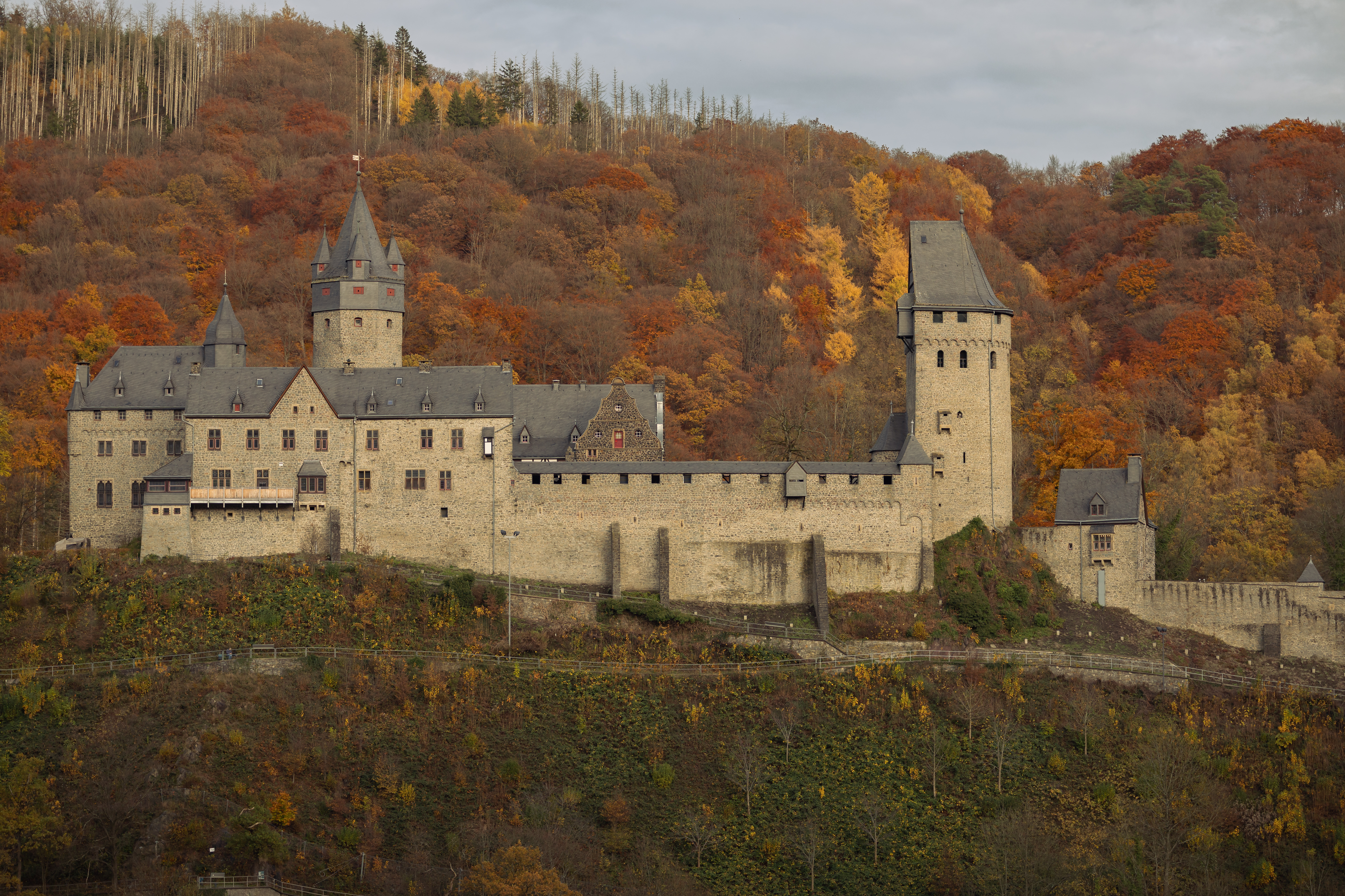 Herbstliche Burg Altena im Sauerland